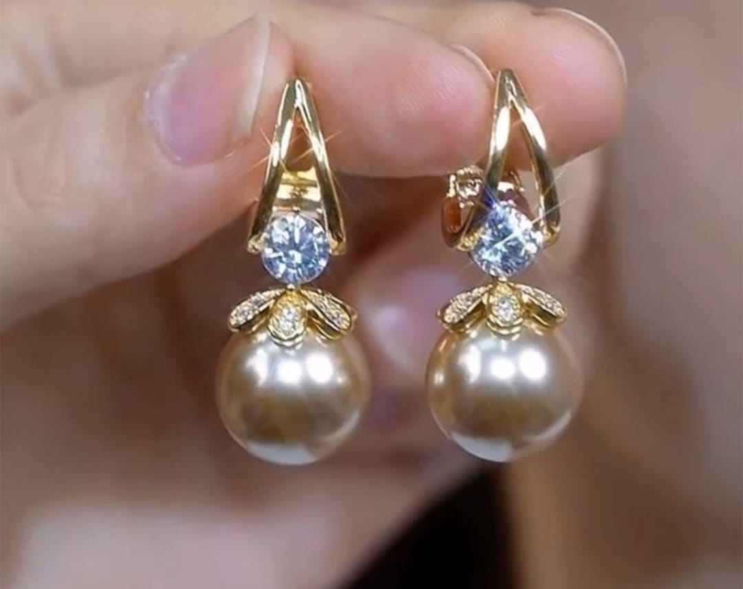 PENDIENTES COLGANTES HUGGIE BRILLANTES ✨ELEGANCIA Y GLAMOUR💖